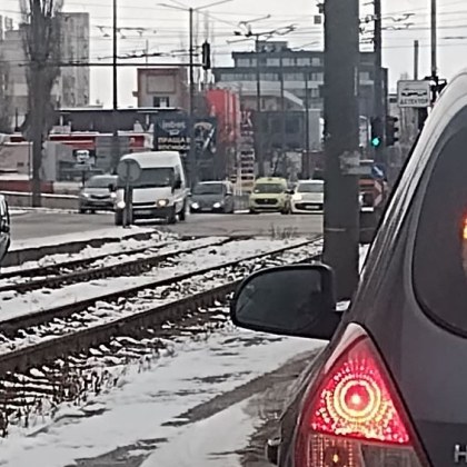 Пореден инцидент на трамвайни релси в столицата Лек автомобил се е