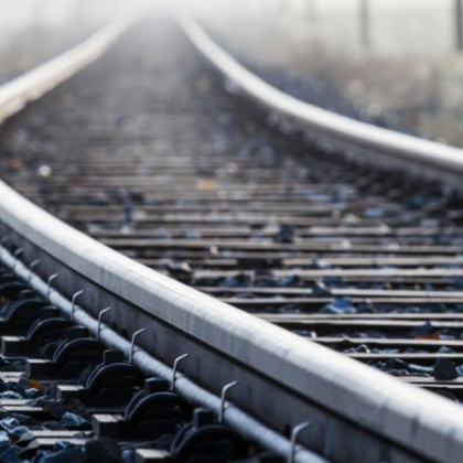 Движението на влаковете в междугарието Свобода Чирпан е преустановено съобщиха