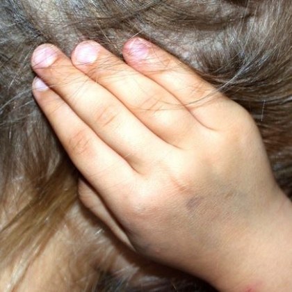 Жена от разградско е задържана за домашно насилие над детето