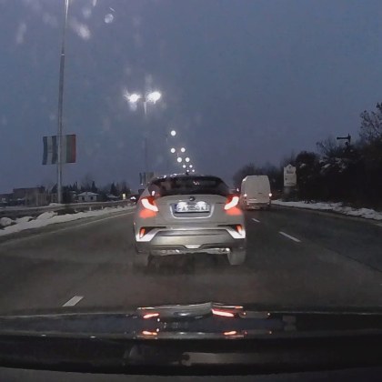 Шофьор на лек автомобил впечатли с маневра до Пловдив Кадри