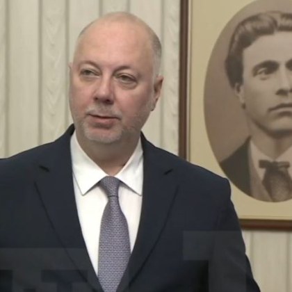 Президентът Румен Радев връчи първия мандат на ГЕРБ СДС Росен Желязков