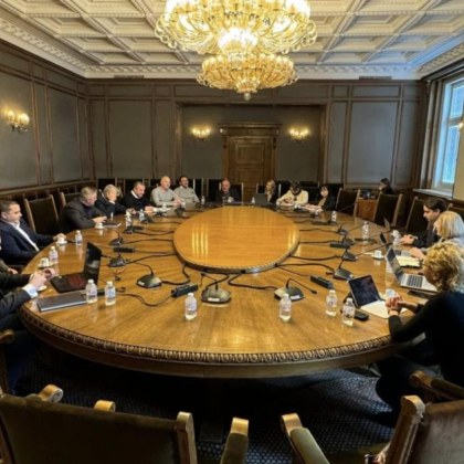 Подписано е приложение към споразумението за управление това потвърди пред