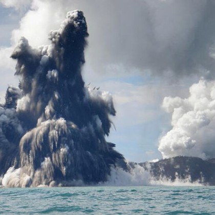 През януари 2022 г изригна подводният вулкан Тонга което учените смятат