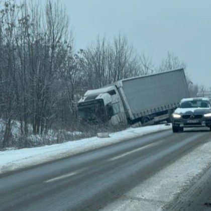 Пътен инцидент стана на столичното Околовръстно шосе Камион и още