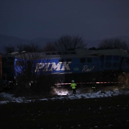 Трагичната влакова катастрофа край София в която загинаха двама машинисти