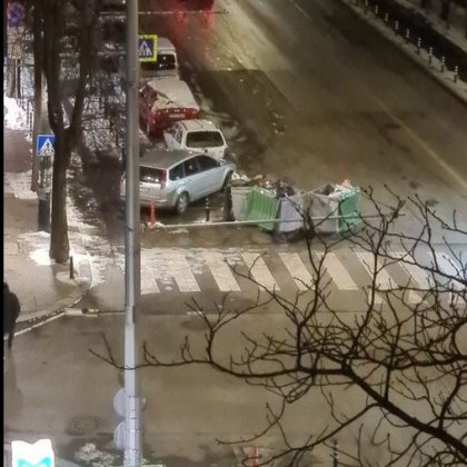 Пълен абсурд в София Кофи за смет се оказали избутани