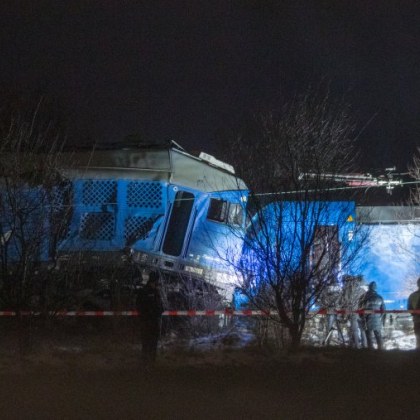 Продължават повторните огледи на мястото където вчера челно се сблъскаха