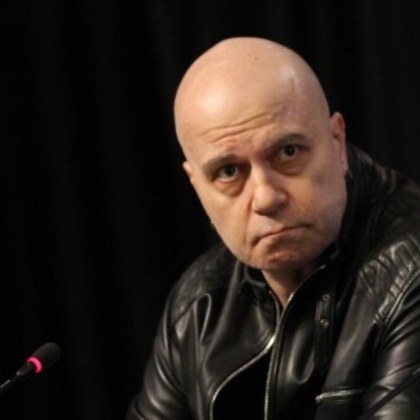 Лидерът на Има такъв народ ИТН Слави Трифонов излезе с