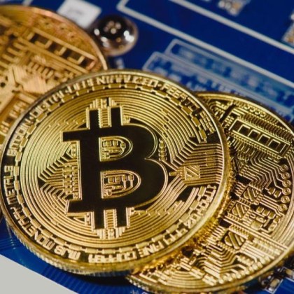 Цената на биткойн надхвърли 100 хиляди долара за монета Това съобщиха от пресслужбата на