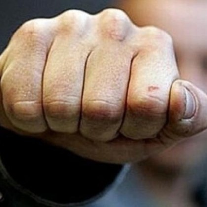 Шофьор попадна в полицейския арест за хулиганска проява на пътя Около