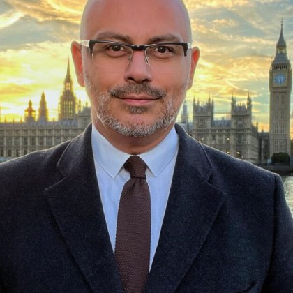 Кореспондентът за Българската национална телевизия в Лондон – Васил Христов