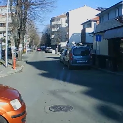 Знак Стоп приближаващ автомобил и пресичащ човек не бяха достатъчно