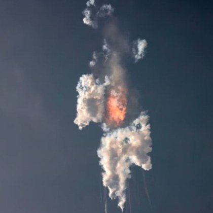 Компанията Спейс Екс подозира че причината за разпадането на кораба Старшип по