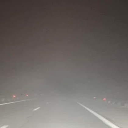 Гъста мъгла затруднява движението по автомагистрала Тракия в участъка между