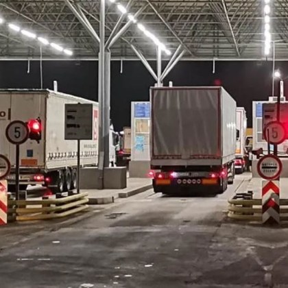 На границата с Турция трафикът е изключително интензивен на граничните