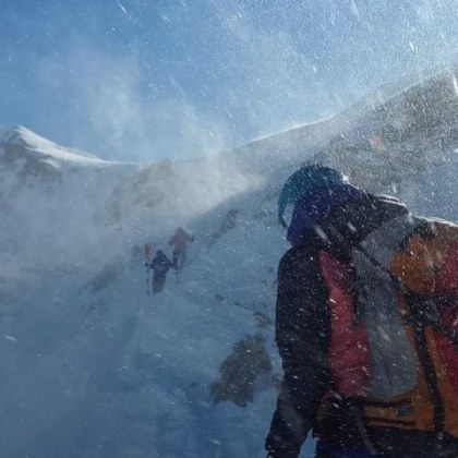 Планински спасители са оказали помощ на двама души през изминалото