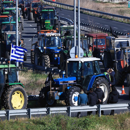 Първите блокади на протестиращи гръцки земеделци за тази година започнаха