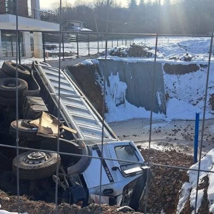 Инцидент с камион е станал преди минути в София Тежкотоварната