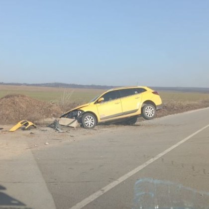 Таксиметров автомобил е катастрофирал край Велико Търново Колата се е