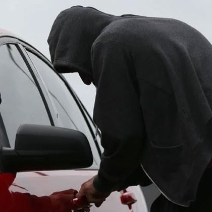 Непълнолетен попадна в полицейския арест по подозрение за противозаконно отнемане