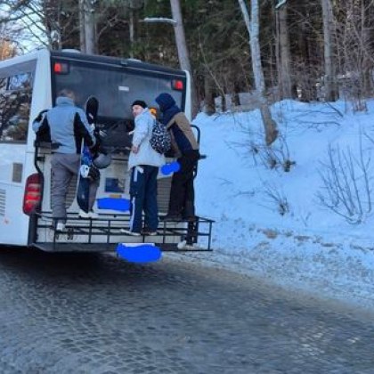 Туристи откриха как да хванат автобуса към планината дори и