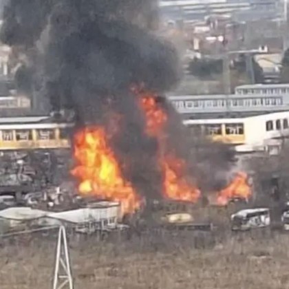 Голям пожар е избухнал около 13 30 ч в индустриалната зона