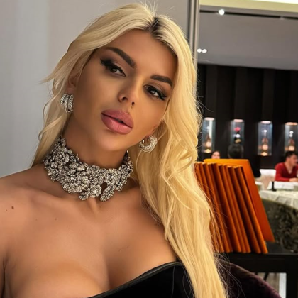 Транссексуалната плеймейтка Симона Галинова е нападнатата от трима в