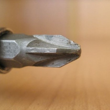 Мъж се опита да намушка друг с отвертка Това се