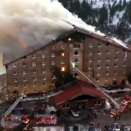 Четирима души включително собственикът на хотела в турския ски курорт