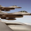 Загина военнослужеща, засмукана от двигател на F-16