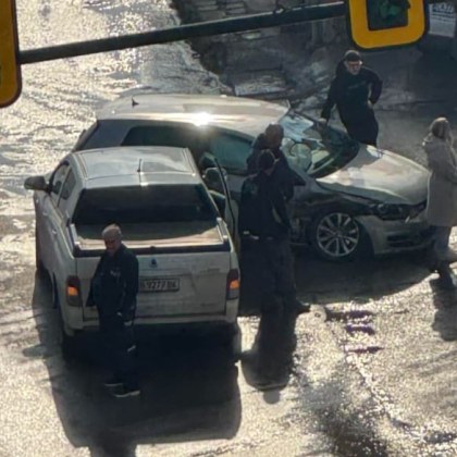 Катастрофа стана преди минути в София Две коли са се