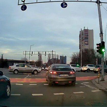 Видео публикувано в мрежата от шофьор в Пловдив показва ситуация