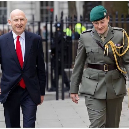 Британският министър на отбраната Джон Хийли отправи предупреждение към руския