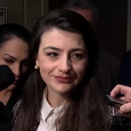 Депутатът Лена Бориславова от Продължаваме промяната Демократична България се отказва доброволно от депутатския си имунитет съобщи тя