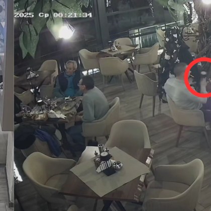 Видеоклип във Facebook показва нагла кражба на настолна лампа от