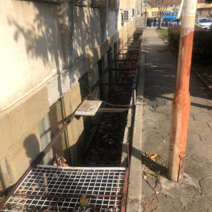 Жител на Сливен сигнализира за сериозен риск около сградата на