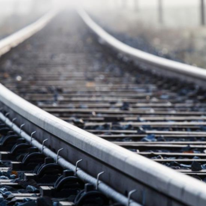 Най малко 12 души са били убити от влак в Западна