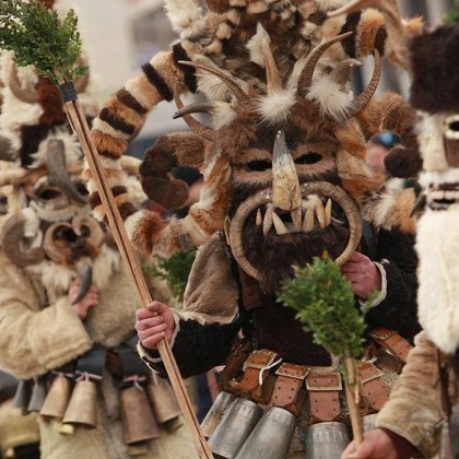 Неизвестни са откраднали детска кукерска маска Това става ясно от публикация