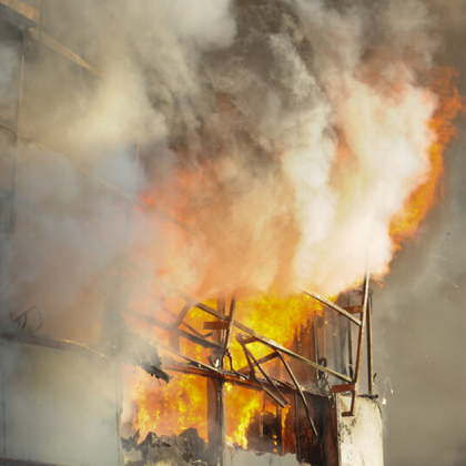 Пожар се е разгорял в квартал Султанбейли на азиатския бряг на