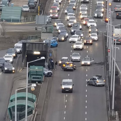 Верижна катастрофа стана тази сутрин в София Няколко превозни средства