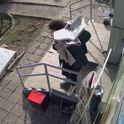 Запис от кражба на вестници и книги се появи във