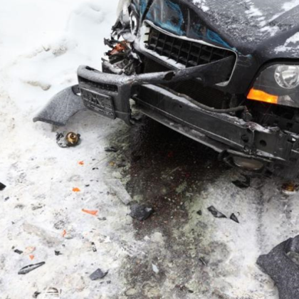 Джип с трима пътници сред които и дете самокатастрофира а