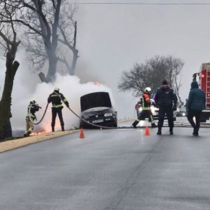 Лек автомобил гори на път до Добрич Возилото е избухнало