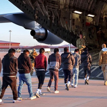 Мексико отказа да приеме американски военен самолет с нелегални мигранти Мексико