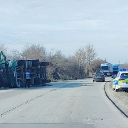 Пътен инцидент е станал в Плевенско съобщават водачи Камион се е
