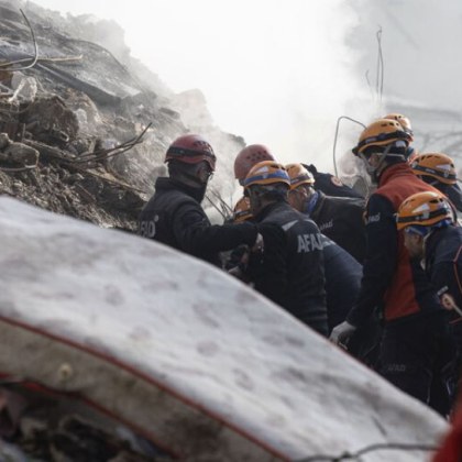 Спасители в Турция извадиха телата на 23 годишна жена и мъж