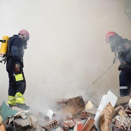 Все още има неразчистени участъци от разрушената в Банкя къща