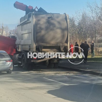Камион се удари в пешеходен мост в столичния квартал Младост