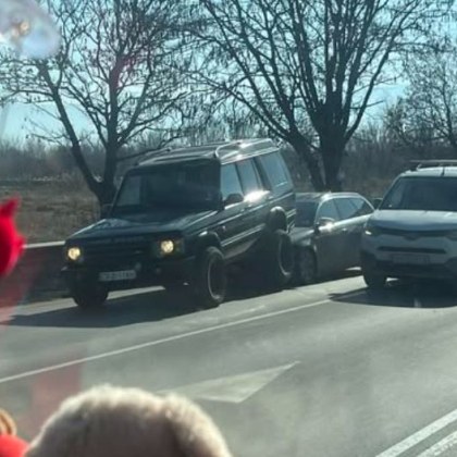 Катастрофа стана преди минути в Пловдив Джип и лек автомобил