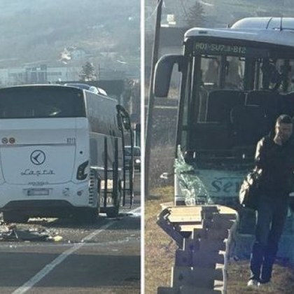 Два автобуса са се сблъскали на пътя край гр Умка